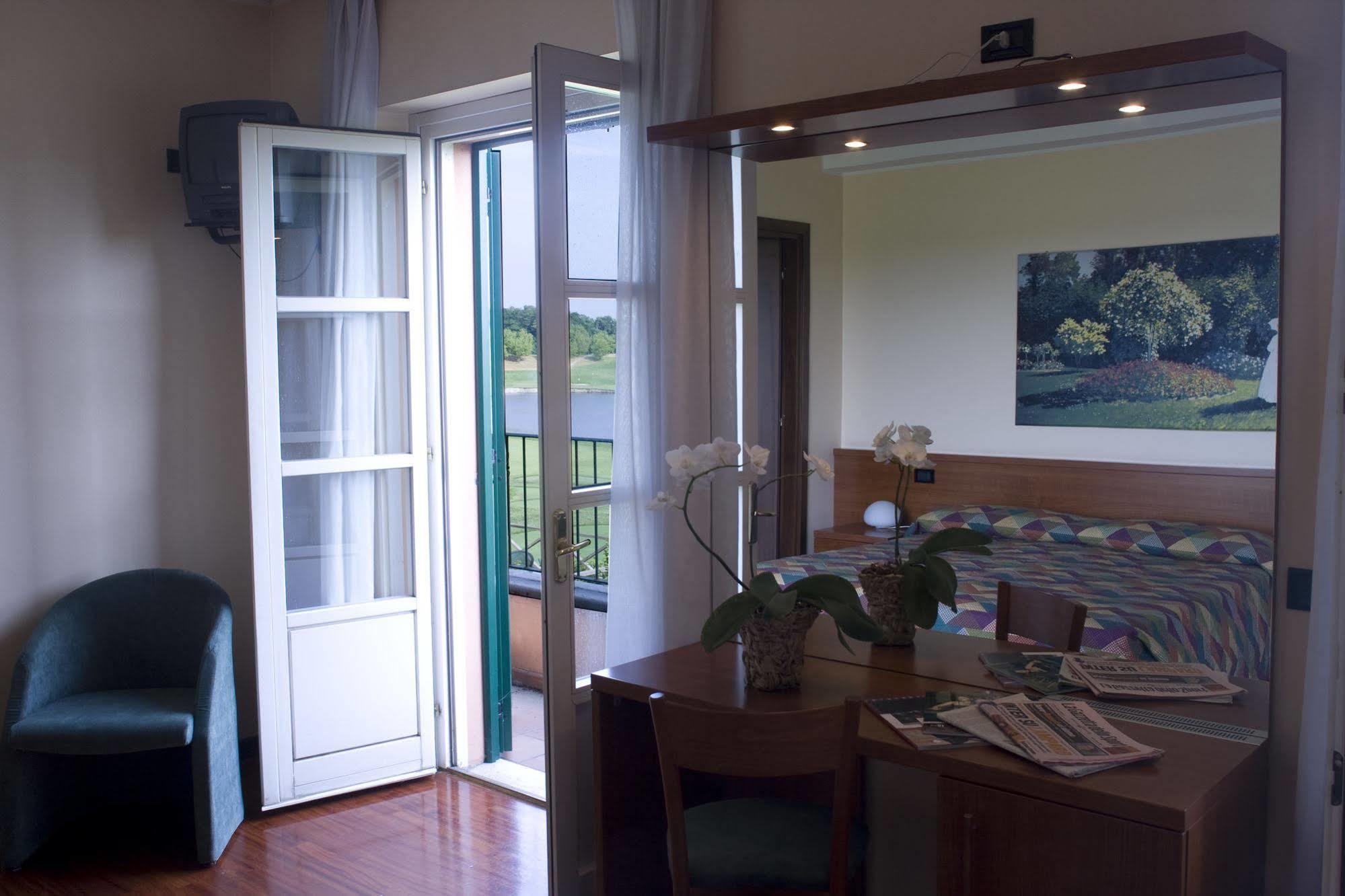 Le Robinie Golf & Resort Solbiate Olona Extérieur photo