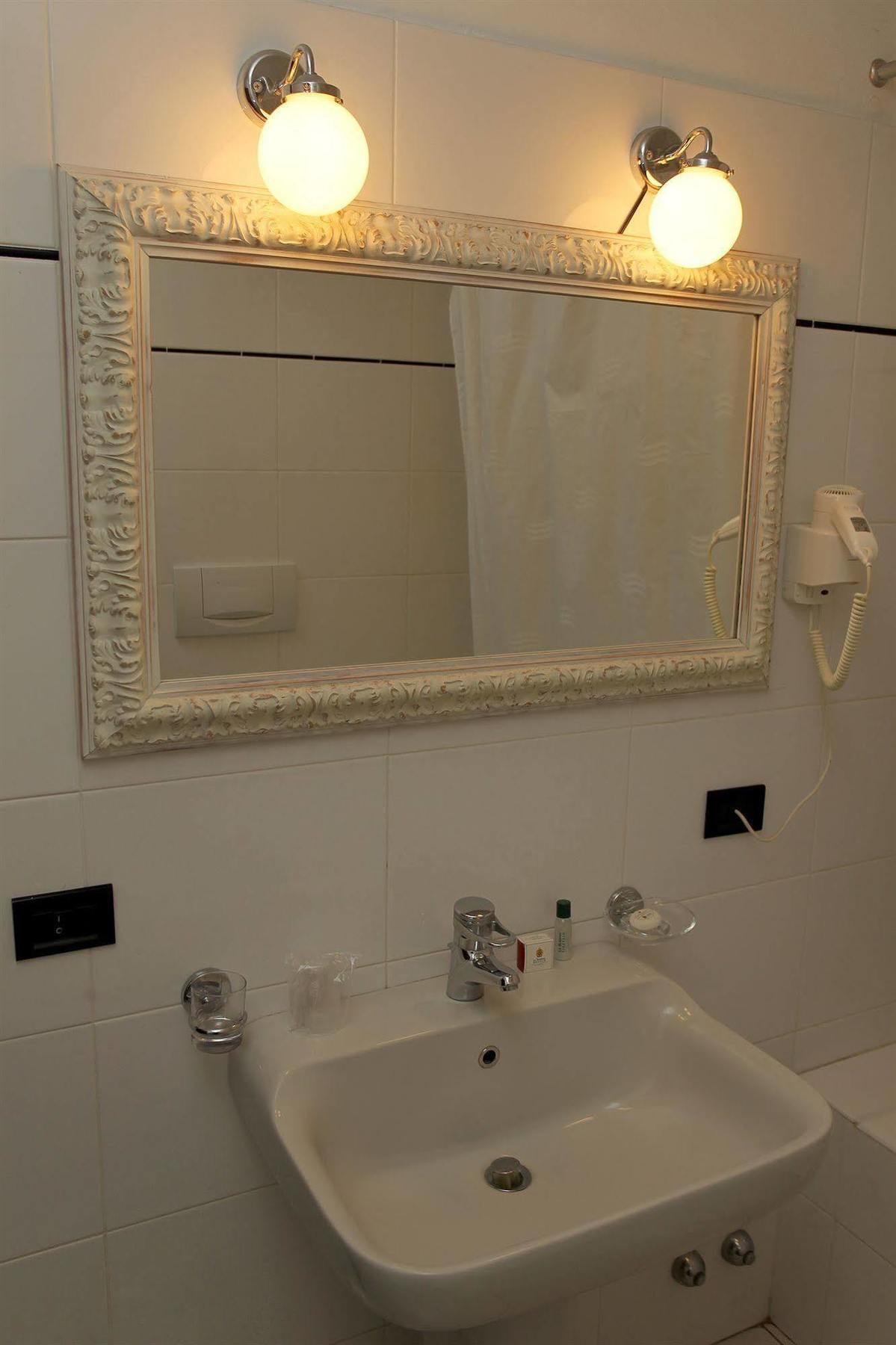 Le Robinie Golf & Resort Solbiate Olona Extérieur photo